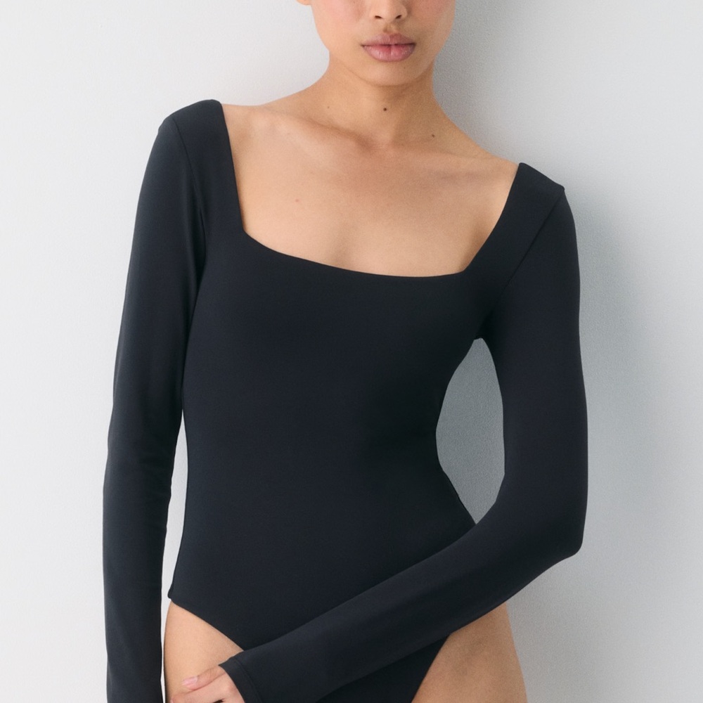 Aritzia Contour Squareneck Bodysuit